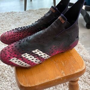 Adidas Predator Freak .1 soccer Cleats, size 8, EUC,